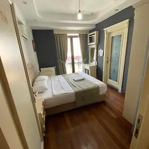 La Petite Maison ** Стамбул